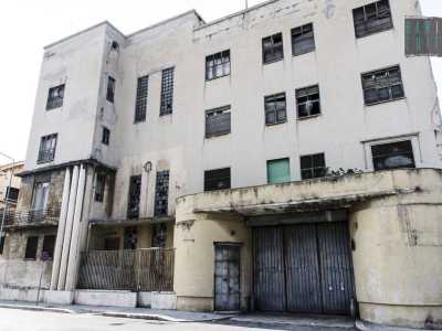 Si tratta delle ex Acciaierie Scianatico, �monumento dell�archeologia industriale� il cui scheletro giace in via Ammiraglio Caracciolo, nel quartiere Marconi di Bari